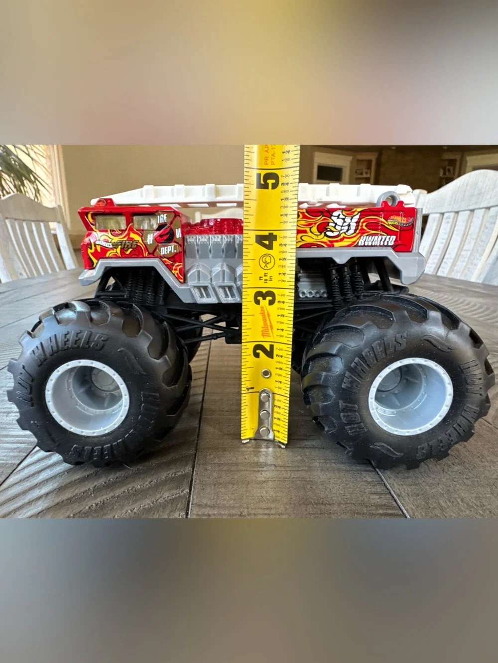 Hot Wheels Monster Truck - 5 Alarm Fire Truck